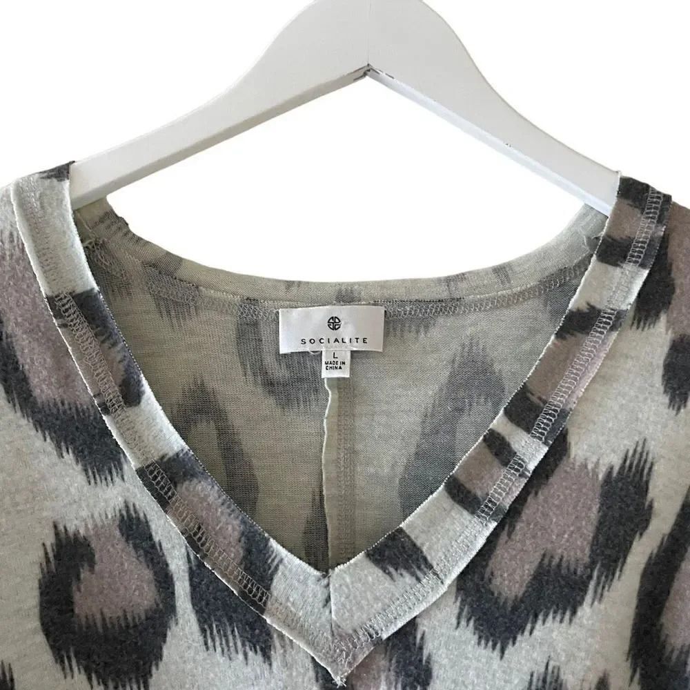 Socialite V Neck Long Sleeve Top Womens Multi Leopard Print Soft SZ L -#1687 - Picture 6 of 13